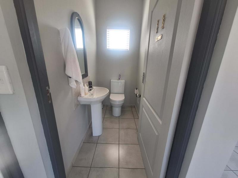 5 Bedroom Property for Sale in Seemeeu Park Western Cape